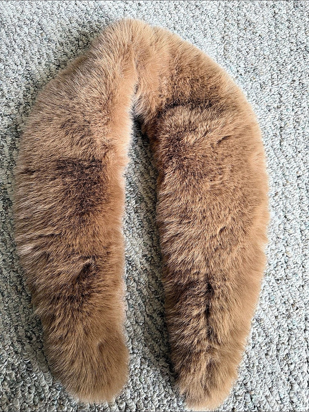 Faux Fur Pull-Through Collar Scarf in Brown Like New